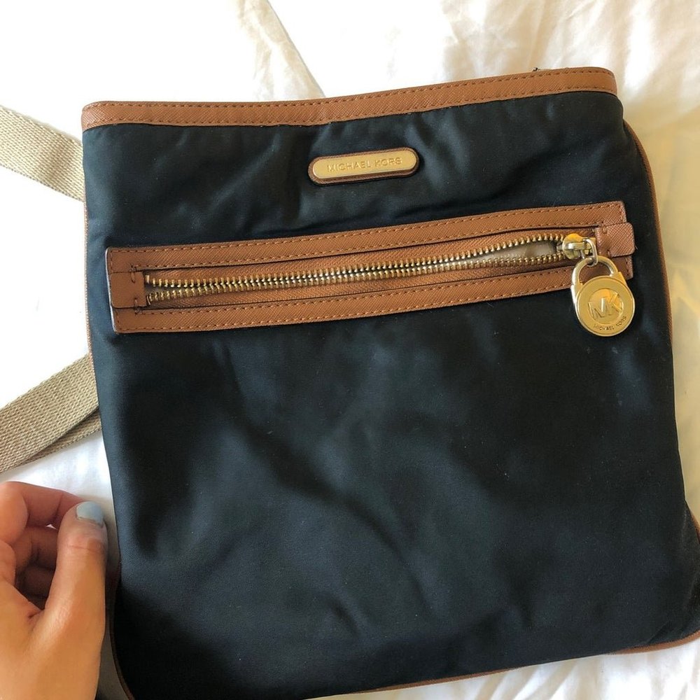 Michael Kors Navy Kelsey crossbody purse